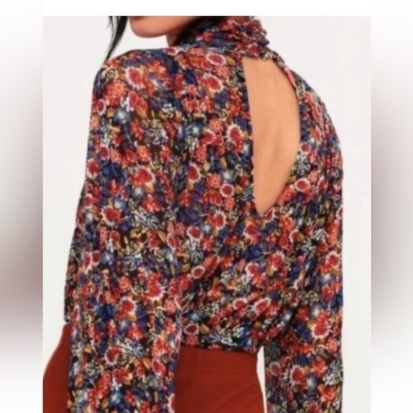 FREE PEOPLE Boho floral cropped top mock neck open back size small - Picture 2 of 10